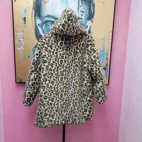 Gabby Isabella Faux Fur Animal Print Reversible Coat - Picture 4 of 5